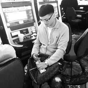 Meet your Posher, Eduardo